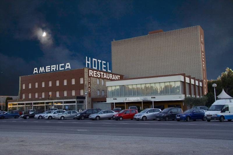 America 3* Igualada